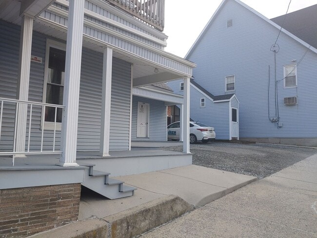 Building Photo - 60 N Main St