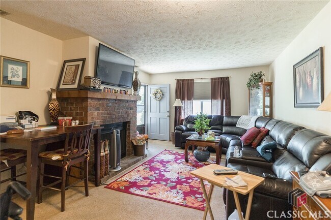 Building Photo - 1170 White Oak Dr
