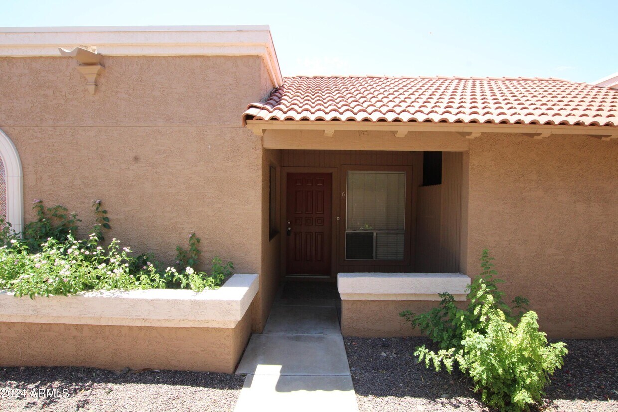 Primary Photo - 330 W Tonopah Dr