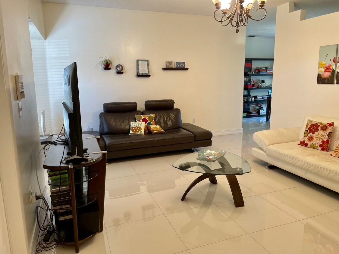 Foto principal - 5773 NW 99th Ave