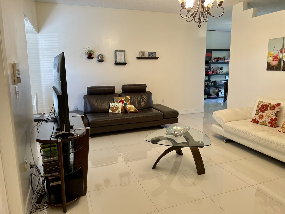 Photo - 5773 NW 99th Ave (Doral, FL)