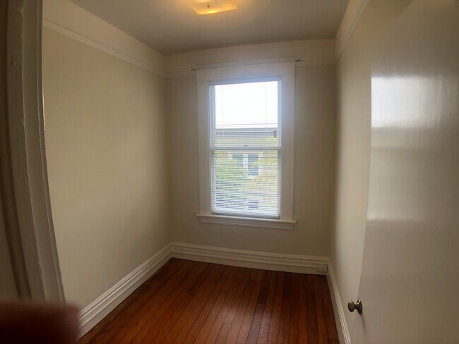 Building Photo - 16 Leona Terrace