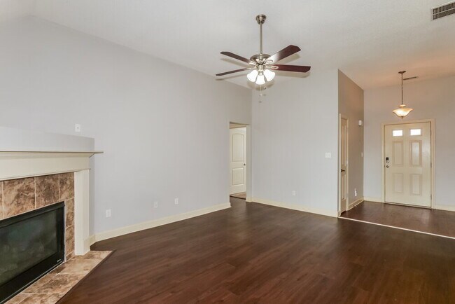 Foto del edificio - 3835 Farm Pond Cove W