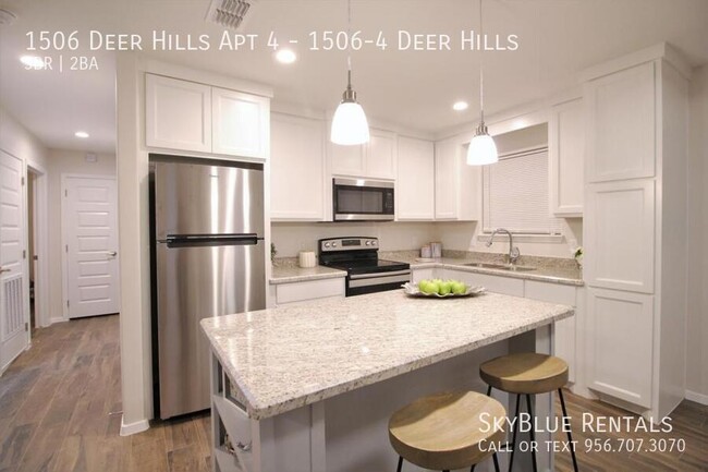 Building Photo - 1506 Deer Hls