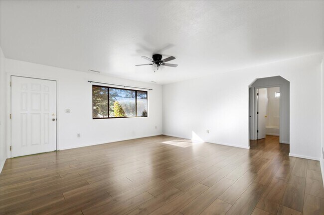 Foto del edificio - 4517 N Sauter Dr E