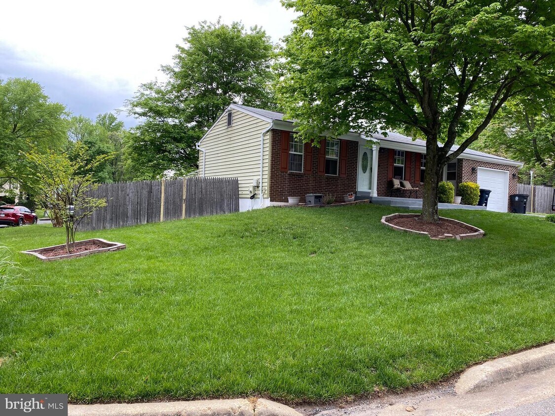 Primary Photo - 8805 Rosanne Ct