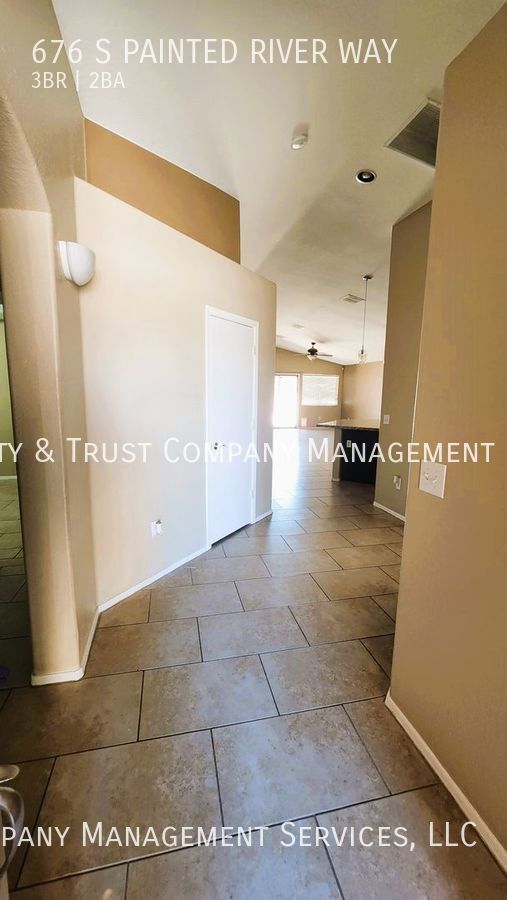 Building Photo - Welcome to this charming 3 bedroom, 2 bath...