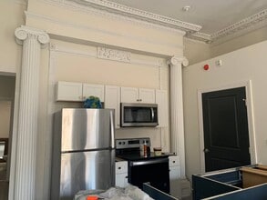 Building Photo - 29 Elk St