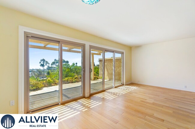 Building Photo - Ocean View 2 bed 2 bath townhome with brea...