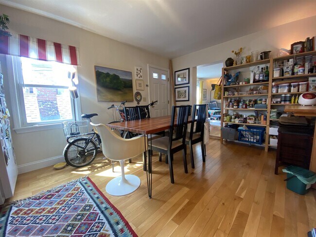 Building Photo - 126 Pine St