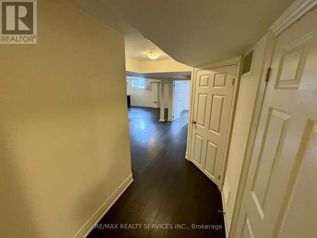 Building Photo - 203 Sussexvale Dr