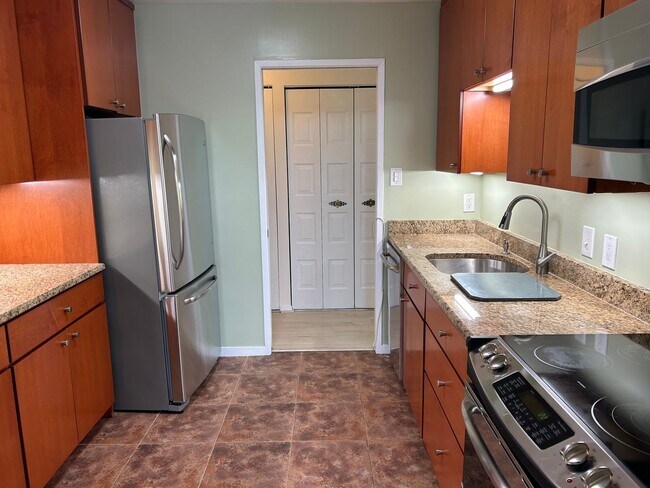 Foto del edificio - 2br 2bath home in Idylwood Towers ready fo...