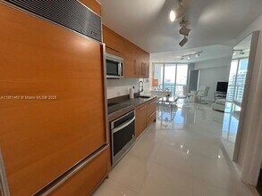 Building Photo - 475 Brickell Ave