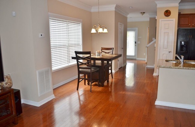 Building Photo - 996 Ambergate Sta