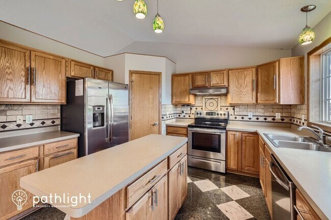 Building Photo - 302 7th St S