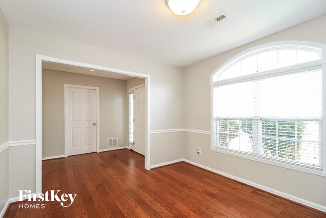 Building Photo - 4596 River Gate Dr