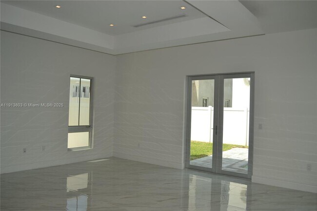 Foto del edificio - 3350 NW 83rd St