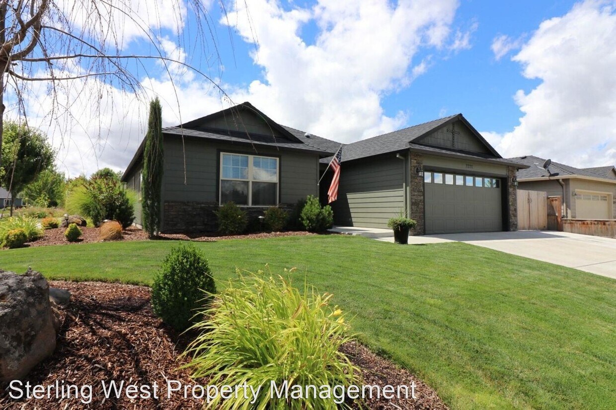 Foto principal - 3 br, 2 bath House - 3276 Dearborn Lane