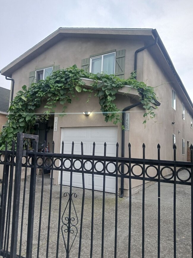 Photo - 23(1456,1458) Apartment