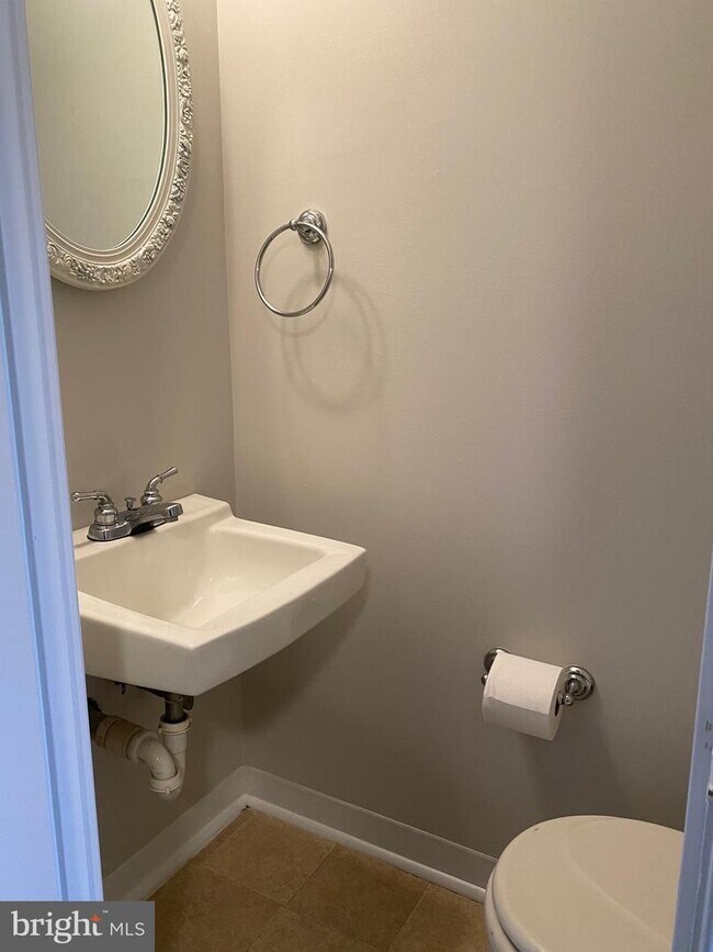 Foto del edificio - 7391 Colton Ln