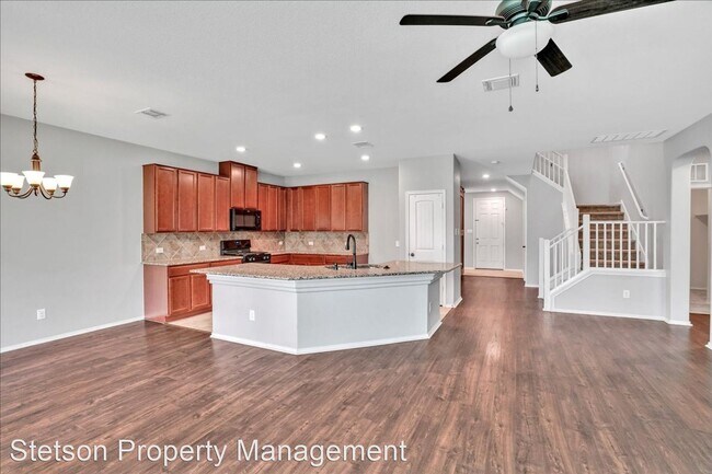 Building Photo - 4 br, 2.5 bath House - 1705 Uhland Drive