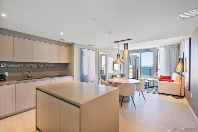 Building Photo - 4010 S Ocean Dr