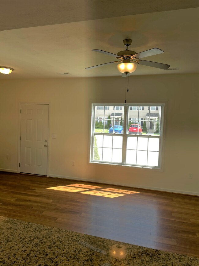 Foto del edificio - 260 Lunaria Ln NW