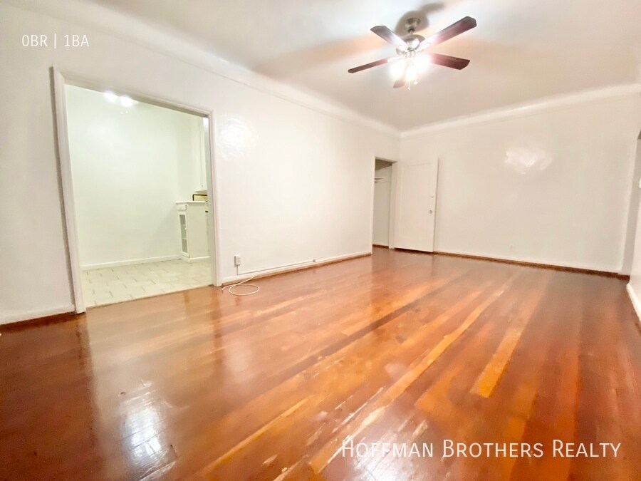 Foto principal - 606 S Dunsmuir Ave