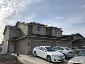 Building Photo - 618 S Chronicle Rd