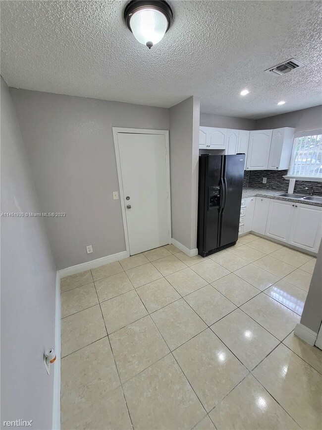 Foto del edificio - 3 br, 2 bath House - 2401 SW 87th Ter # 2401