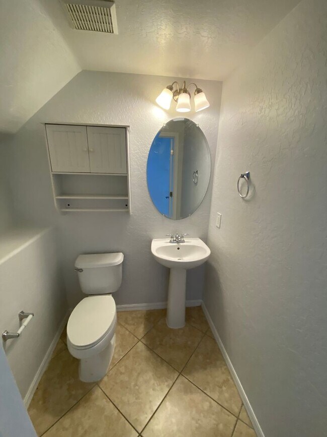 Building Photo - 3 bed/2.5 bath home located in North Las Vegas