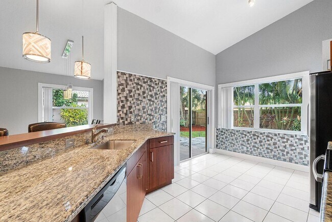 Foto del edificio - 4030 Laurelwood Ln