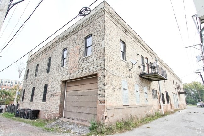 Building Photo - 9138-9140 S Baltimore Ave
