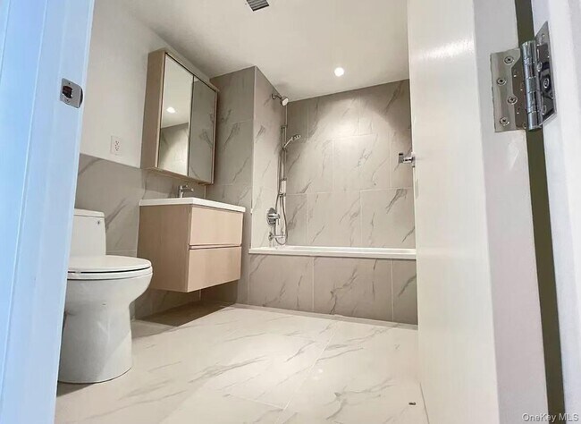 Foto del edificio - 567 Ocean Ave