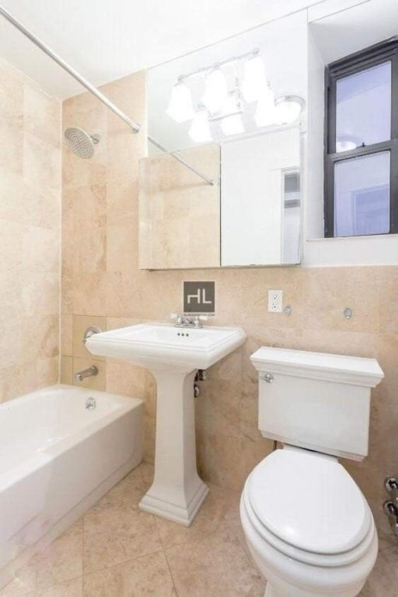 Building Photo - E 9TH ST.