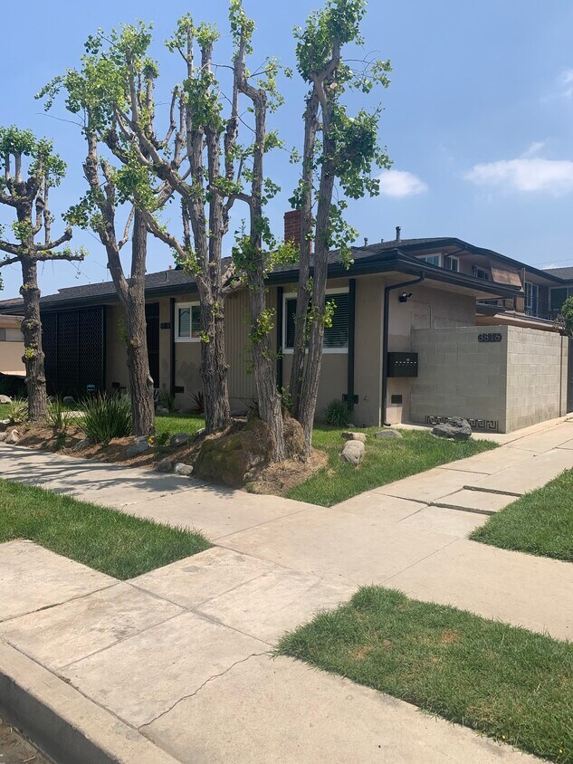 3814 S. Bronson Ave Unit 2, Los Angeles, CA 90008 3814 S. Bronson Ave