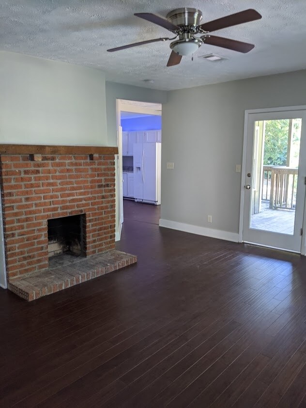 Building Photo - 804 Monroe Dr NE