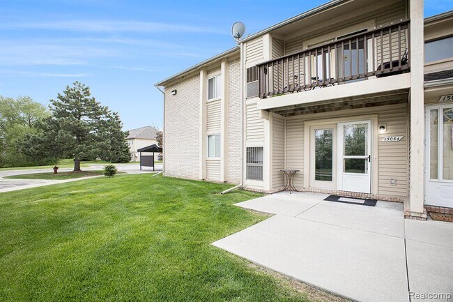 Foto del edificio - 15054 Riverside Dr