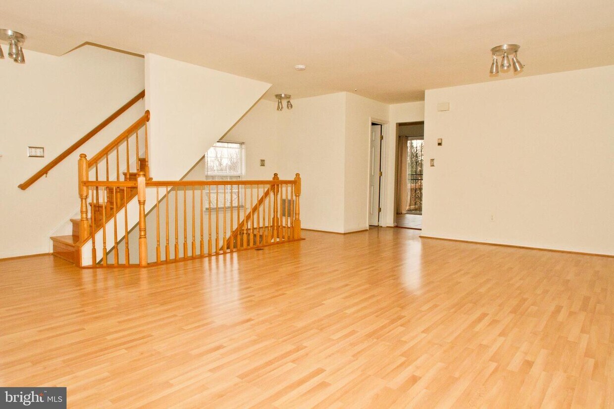 Foto del edificio - 6113 Silver Leaf Ln