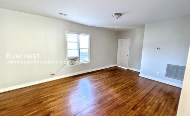 Building Photo - 1406 17th Ave S