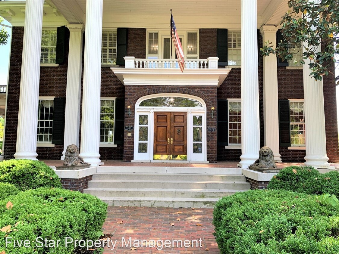 Primary Photo - 4 br, 3.5 bath House - 450 E Main Street
