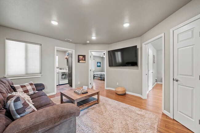 Foto del edificio - 1740 W Live Oak St