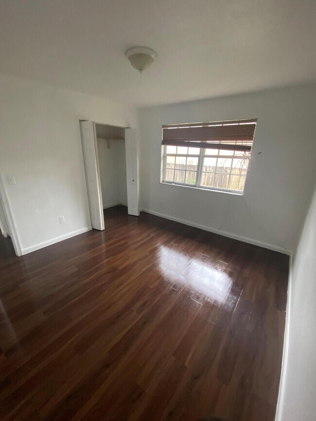Foto del edificio - 323 NW 97th St