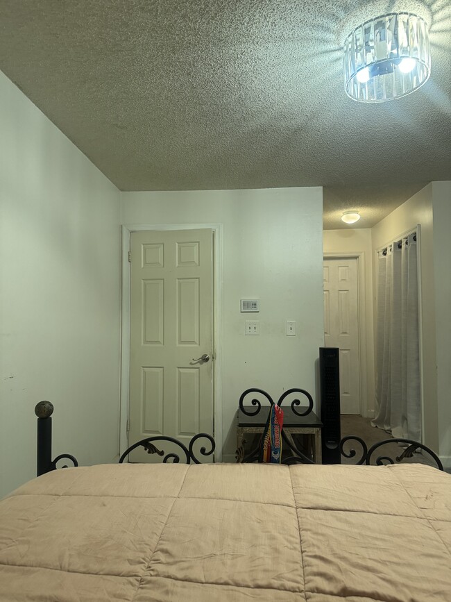 Building Photo - 414 Delaware Ave