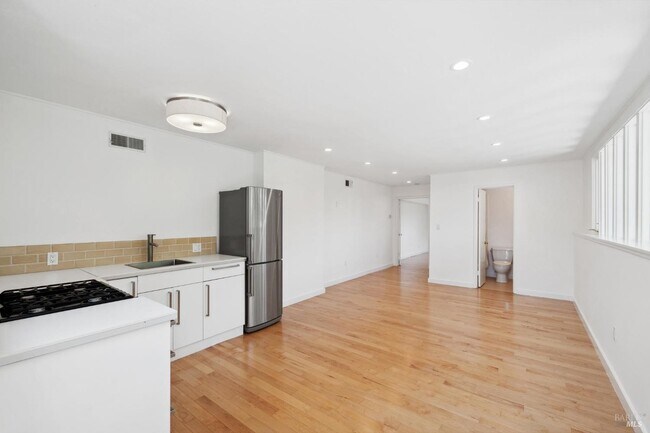 Foto del edificio - 125 Bayview Ave