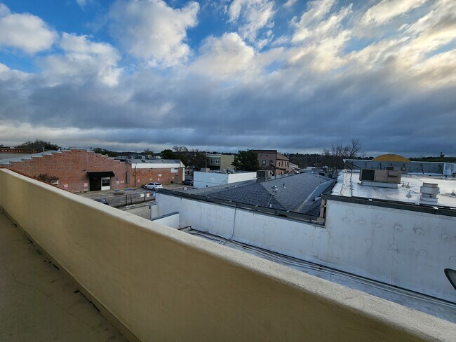 Building Photo - 835 12th St