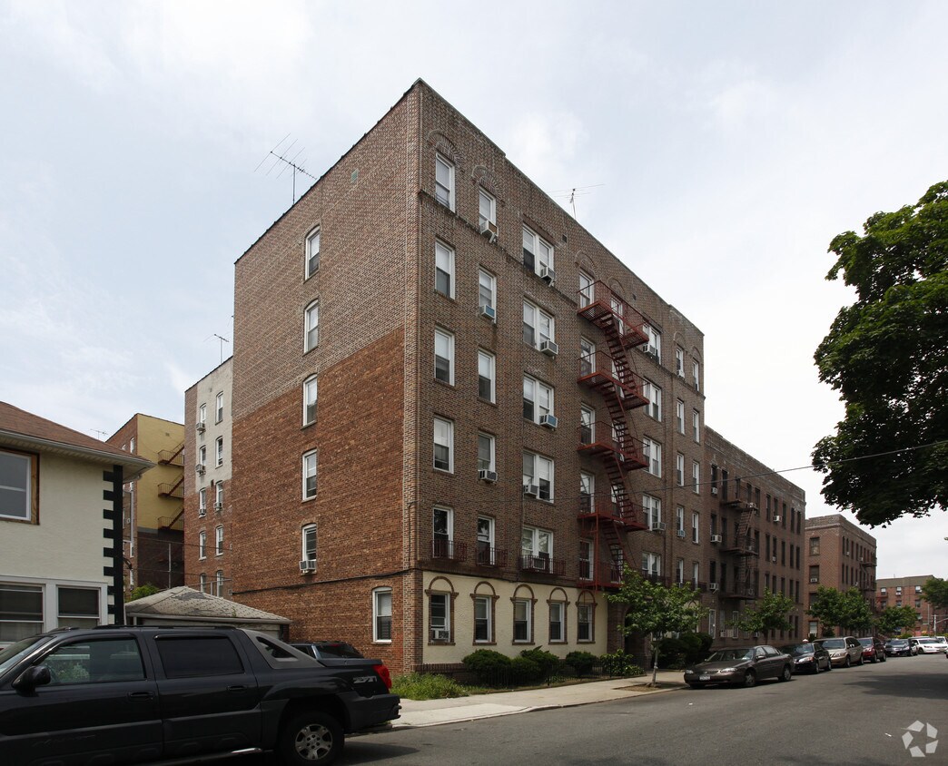 Primary Photo - 1836 E 18th St