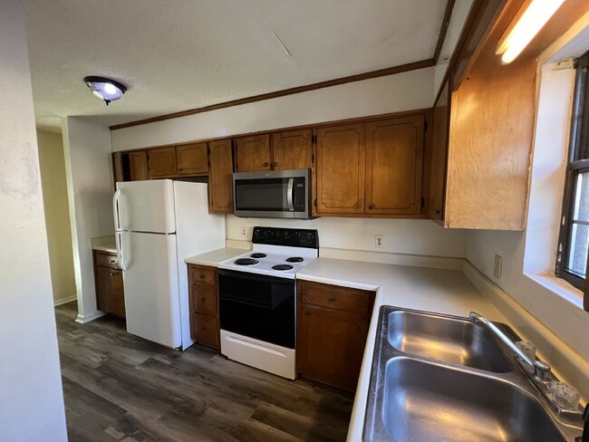 Building Photo - Townhouse for Rent