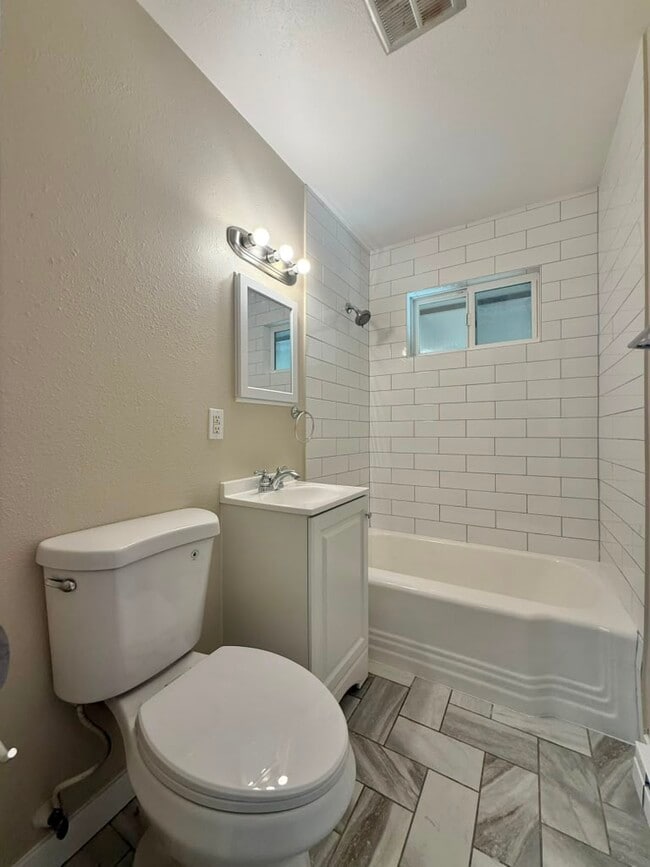 Foto del edificio - 3216 N Maple St