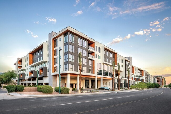 Building Photo - Residences Kierland
